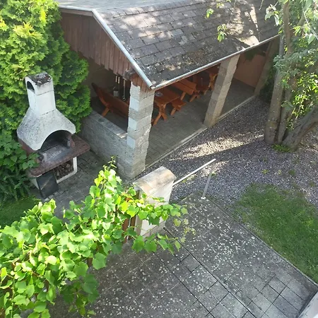 Dom V Zahrade * Podhájska