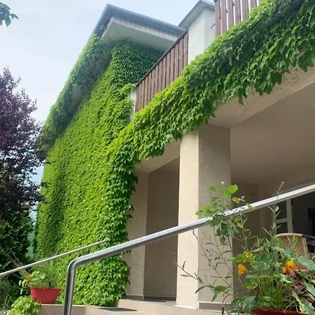 Gæstehus Dom V Zahrade Podhájska