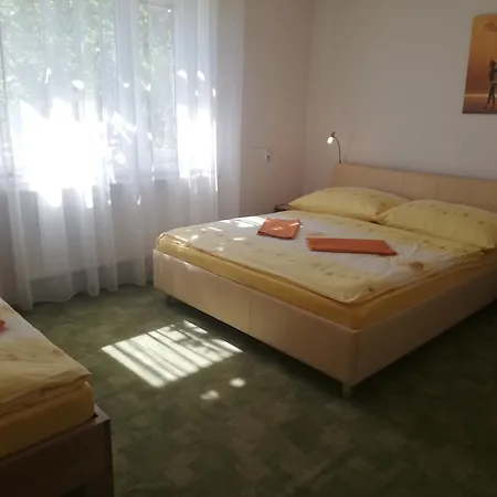 Guest house Dom V Zahrade Podhajska