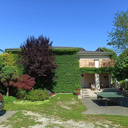 Guest house Dom V Zahrade 3*